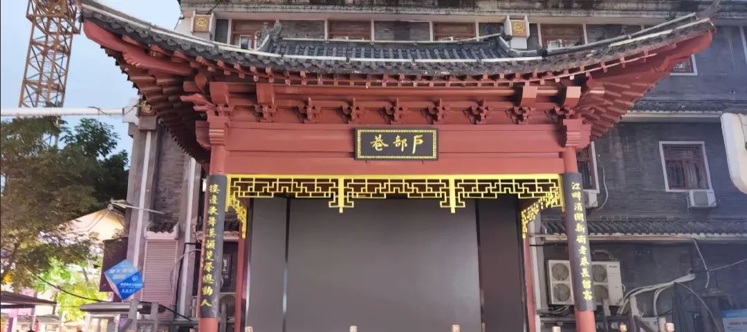 DƬ